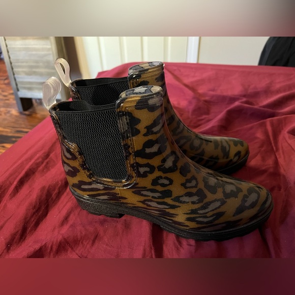 Seven 7 leopard print rain boots - Picture 1 of 5